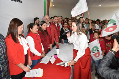 Imagen Susy Torrecillas se registró como candidata a diputada local por el Distrito 13 de Lerdo