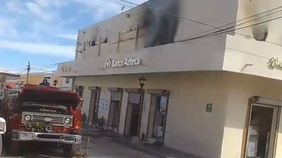 Imagen Se registra fuerte incendio en Banco Azteca de Parras de la Fuente