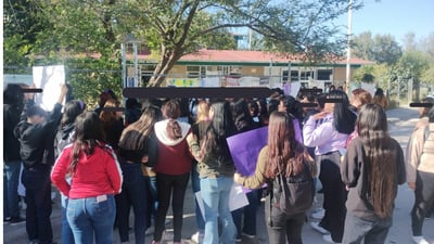La Comisión Estatal de los Derechos Humanos de Durango (CEDH) abrió una queja de oficio y giró una medida precautoria a las autoridades de la institución, tras entrevistarse con un total de 32 jóvenes, entre ellas una exalumna.