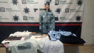 Un total de 15 prendas de vestir con valor total de 7 mil 895 pesos, fue lo que una joven de 18 años intento sustraer de una tienda departamental ubicada en plaza comercial Galerías Laguna de Torreón.