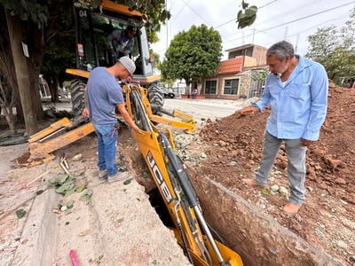 Imagen Rehabilitan red de drenaje en la calle Gustavo Baz de la colonia Fovissste de Gómez Palacio