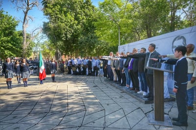 Acto cívico, colocación de ofrenda y guardia de honor por el 218 aniversario del natalicio del Lic. Benito Juárez García. (DIANA GONZÁLEZ)