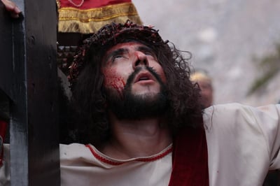 José Luis Rivera interpreta a Jesús en el Viacrucis del Cerro de la Noas. (VAYRON INFANTE)