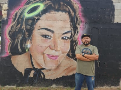 Inspiración. Juan Ismael Ramírez Zapata, es el artista que plasmó en grafiti a la exintegrante de Chicos de Barrio. (ALDO MAGALLENES)