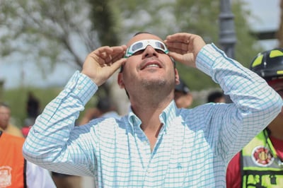 Imagen Cerca de 400 personas observaron el eclipse solar total desde Parras de la Fuente