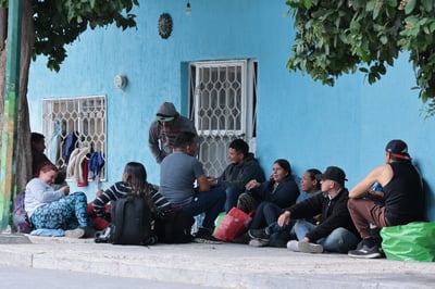 Vecinos como 'Sonia' han abierto las puertas de sus hogares para dar ayuda a los migrantes.