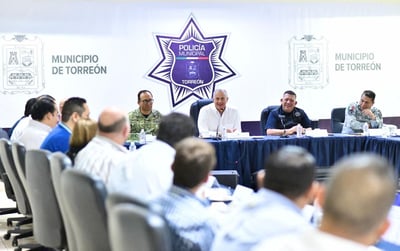 El alcalde Román Alberto Cepeda presidió la reunión semanal de seguridad en Torreón.