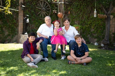 ¡Feliz Día del Abuelo! Laura Ester y Juan Manuel  Orgullosos abuelos de seis nietos