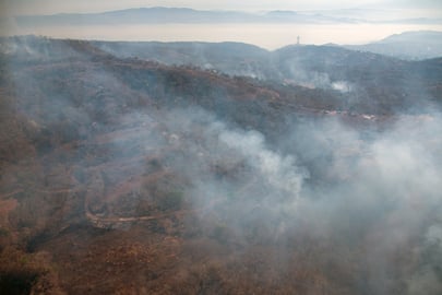 Fotografía de un incendio forestal en el cerro Mactumatzá este miércoles, en Tuxtla Gutiérrez. (EFE)