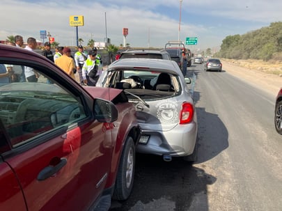 Accidente múltiple registrado la mañana de este jueves en la ciudad de Gómez Palacio. (EL SIGLO DE TORREÓN)