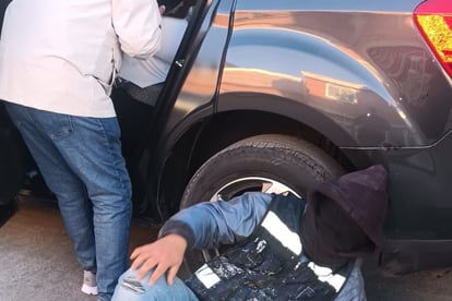Tras un choque registrado en Torreón, un motociclista acabó lesionado y en el hospital.