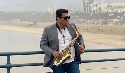 Una fotografía del saxofonista lagunero Gerardo Galarza. (CORTESÍA)
