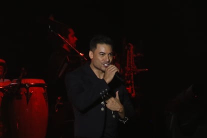 Carlos Rivera en concierto en Torreón durante 2023.