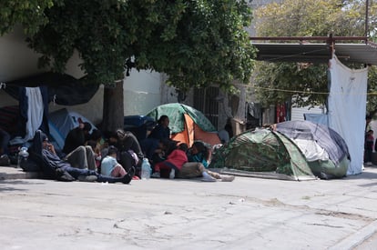 El paso de migrantes se mantiene en Torreón, en donde se ha reportado el paso de miles de familias.