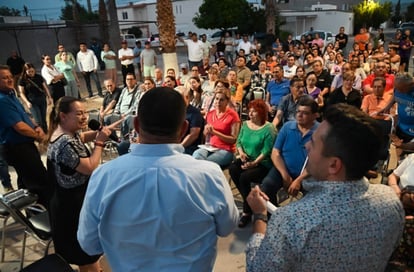 La alcaldesa Leticia Herrera se reunió con vecinos del fraccionamiento Del Bosque en GP.