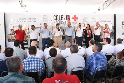 El alcalde Román Alberto Cepeda, dio el banderazo de arranque a la Colecta Nacional de la Cruz Roja Torreón 2024.