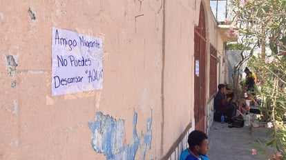Algunos vecinos de Santa Rosa colocaron mensajes para prohibir la estadía de migrantes.