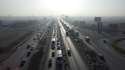 Desplazan los vehículos a las empresas en la contaminación del aire en la región Laguna.