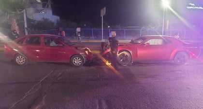 El conductor del Dodge se desplazaba sobre el bulevar Miguel Alemán de Lerdo a Torreón e intentó tomar la desviación para el bulevar Rebollo Acosta. (EL SIGLO DE TORREÓN)