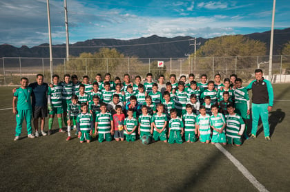 Para este programa, Peñoles mantiene una alianza con el Club Santos Laguna, cuya metodología de entrenamiento sirve de base.