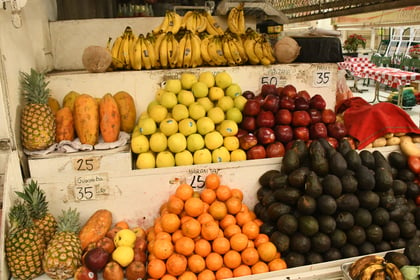 Frutas y verduras en el mercado. 