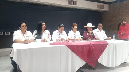 Los candidatos a diputados locales de Morena denunciaron el retiro o robo de lonas con propaganda de Morena por parte de personas de partidos opositores. (DIANA GONZÁLEZ)