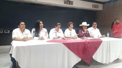 Candidatos dan a conocer la irregularidad en una rueda de prensa en Gómez Palacio.