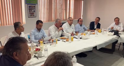 El alcalde Román Alberto Cepeda González se reunió esta mañana con los representantes del CLIP. (FABIOLA P. CANEDO)