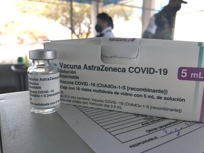 Un medio británico reveló que AstraZeneca admitió que su vacuna COVID puede provocar efectos secundarios poco comunes.
