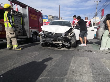 Choque en el centro de Torreón moviliza a servicios de emergencia