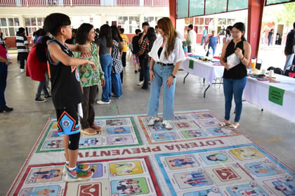 El Sistema para el Desarrollo Integral de la Familia (DIF) Torreón, realizó una feria interactiva de derechos humanos para los alumnos de la Escuela Secundaria “General Carlos Delgado López” de la colonia Ciudad Nazas. (GUADALUPE MIRANDA)
