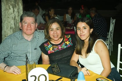 Ricardo, Claudia y Mariel (EL SIGLO DE TORREÓN / RAMÓN SOTOMAYOR)