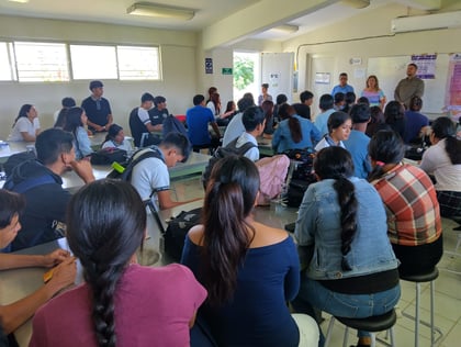 Llevan pláticas a jóvenes en Villa Juárez sobre el manejo de las emociones