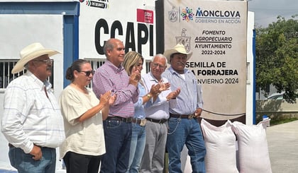 Monclova entrega más de 6 toneladas de semillas para productores rurales