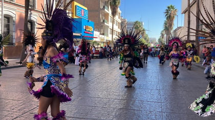 Por tema de peregrinaciones, instalación del Mercadito Navideño y la actividad por el Buen Fin, aumenta la movilidad en el Centro. (EL SIGLO DE TORREÓN)