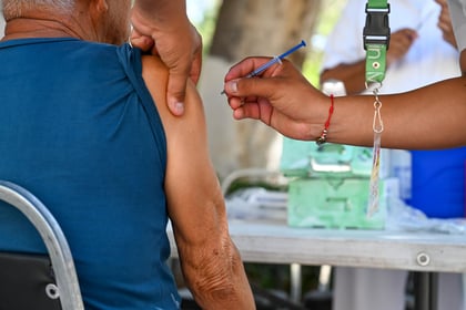 Esta temporada, la estrategia de vacunación se ha concentrado principalmente en los centros de salud. (EL SIGLO DE TORREÓN)