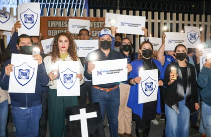 Panistas de Durango se manifestaron en el Poder Judicial federal.