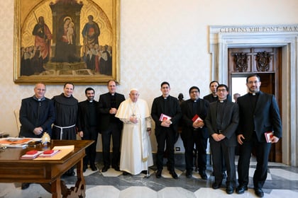 Papa Francisco empieza con la fisioterapia motora sin presentar nuevas crisis respiratorias