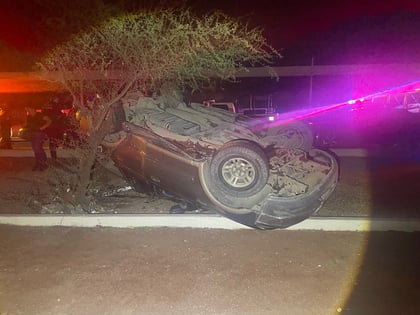 Se registra choque volcadura frente a la Vicefiscalía de Lerdo