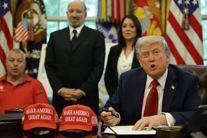 Trump llega a un acuerdo con fabricantes de automóviles para reducir aranceles, según CNN