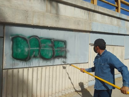 Se han encalado más de 4.5 kilómetros de bardas en abril.