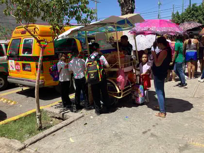 Incumplen con 'Escuela Saludable', continúa venta de comida chatarra