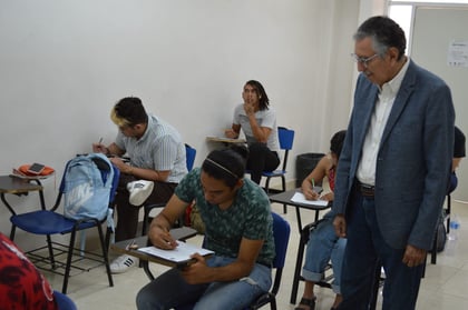 El pasado 16 de abril de 2025, Lerins Varela Castro cumplió 40 años como docente en la UA de C. (EL SIGLO DE TORREÓN)
 