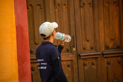 Autoridades de Coahuila emiten recomendaciones ante ola de calor extrema