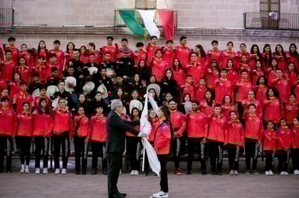 En la Perla del Guadiana, el director del IED Durango, encabezó el acto protocolario para los deportistas. (IED)

