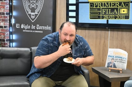 Deleita su paladar. Daniel tuvo la oportunidad de probar la
gastronomía local: unas ricas gorditas de cocedor.