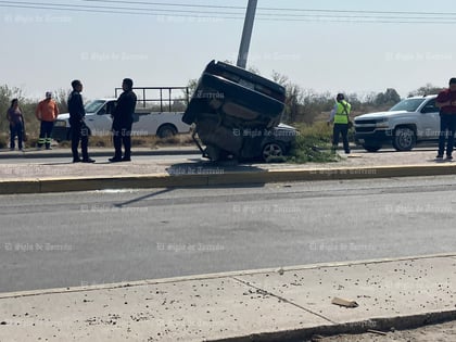 Muere hombre al impactar su vehículo contra un poste en Gómez Palacio