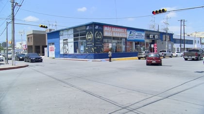 Apagón afecta a comerciantes del primer cuadro de Monclova