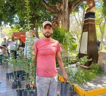 Se invita a la ciudadanía a adoptar un árbol y comprometerse con su cuidado.