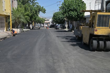 Rehabilitan la Calle 25 en el fraccionamiento Filadelfia en Gómez Palacio